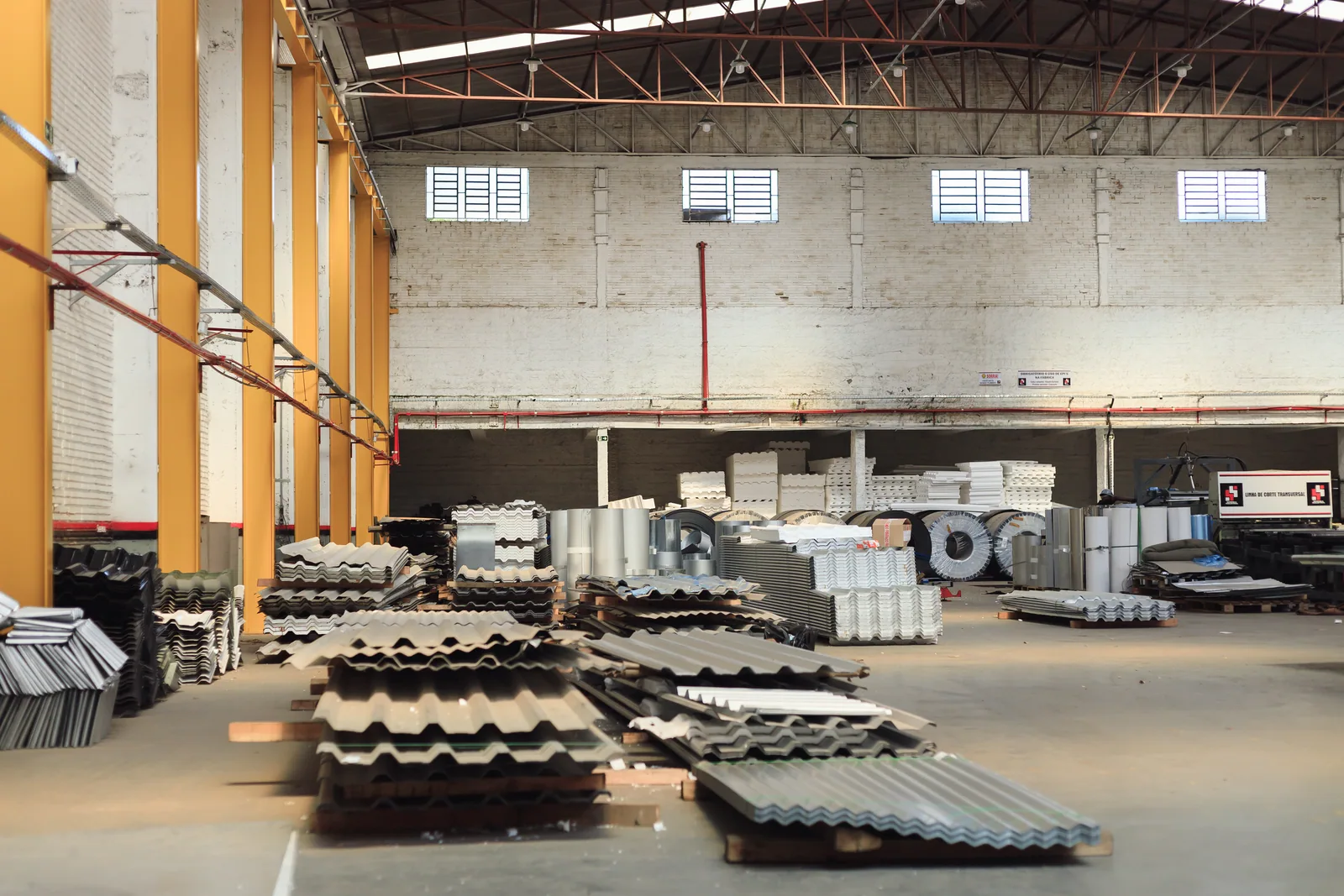 Estrutura interna e estoque da Sidersul Industrial
